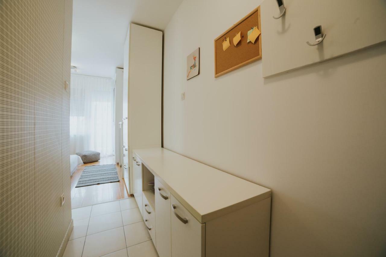 Ferienwohnung Mimika Apartman Novi Sad Exterior foto